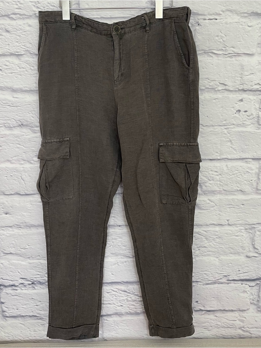 Women’s Linen Blend Cargo Pants in Charcoal Gray